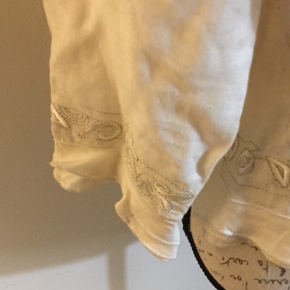 Beautiful white blouse - Picture 4 of 4